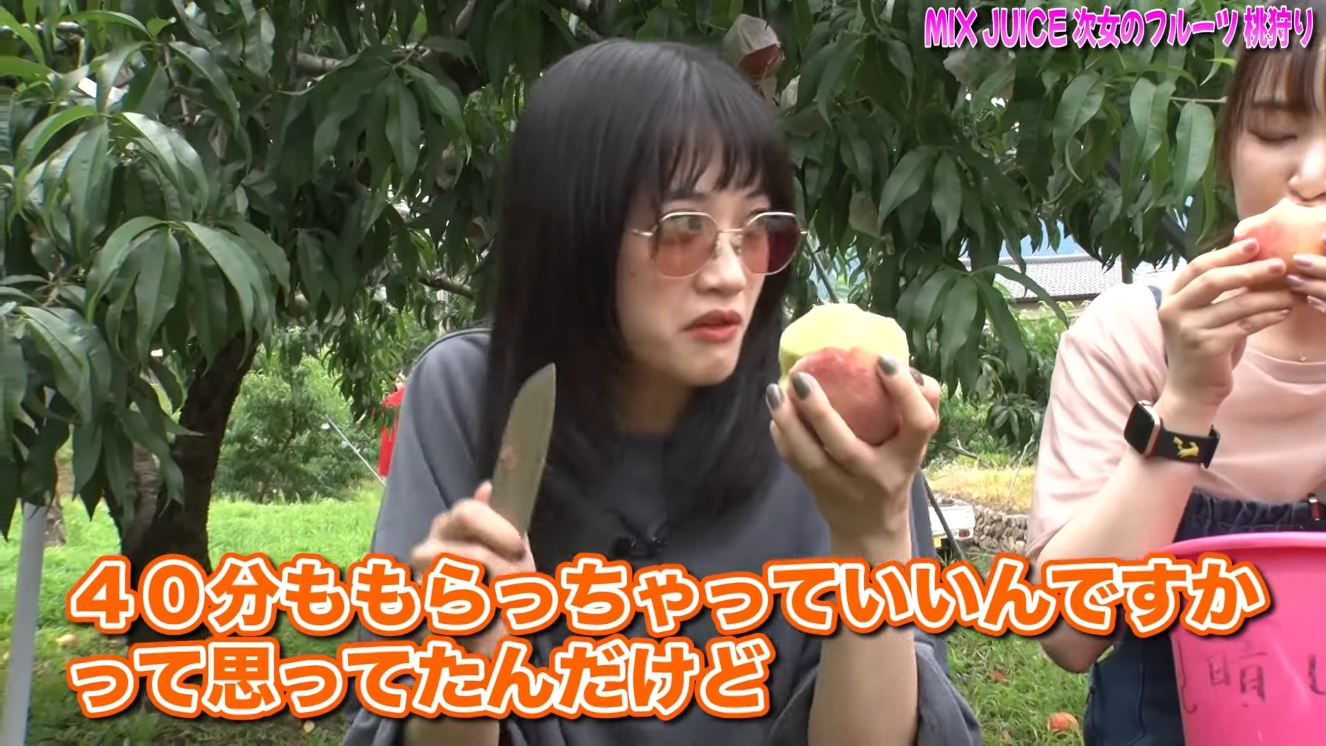 %title%【動画】小泉萌香さん、ドスを閃かせ桃を食ふ。【声優】